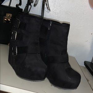 Black Wedges